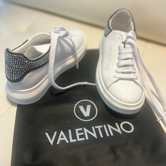 Valentino White Low Top
Sneaker with Rhinestone
Embellishments - Size 9.5 - Picture 7 of 7